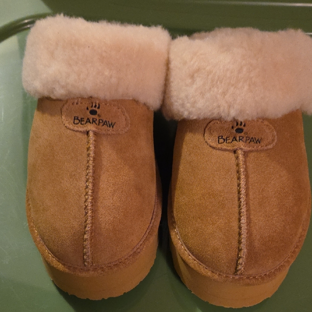 BearPaw Womens Tan Slippers with Cream Lining